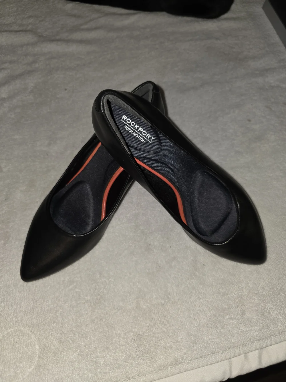 Rockport Total Motion Black Leather Kalila Pointed Toe Pumps Kitten Heel Women's
